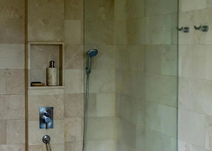 Adila Bali 4*